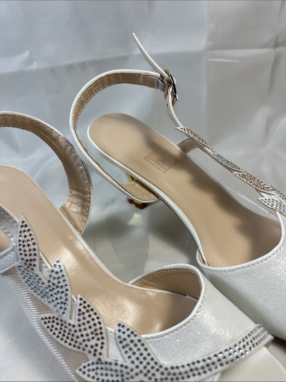 Elegant White Slingback Heels with Gold Accent - Picture 3 of 7
